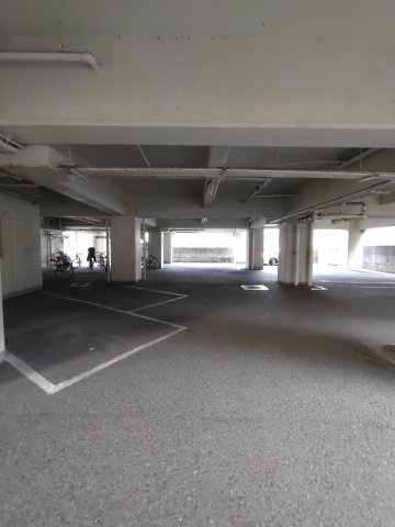三星河東ハイツの駐車場