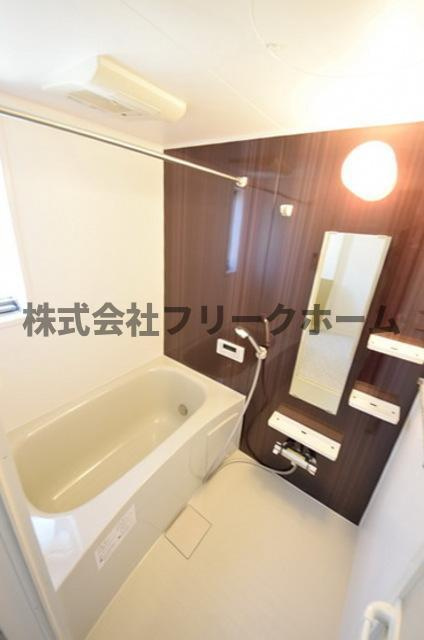 三鷹市井の頭１丁目のアパートの浴室