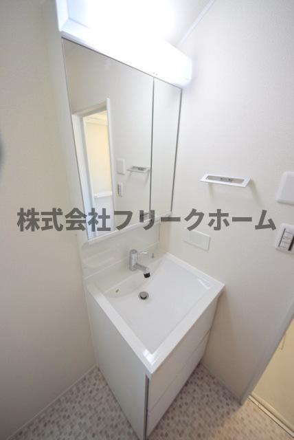 三鷹市井の頭１丁目のアパートの洗面所