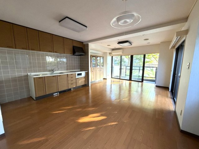 海を望むマンション　センティール伊豆高原の居間・リビング|南向きのお部屋です