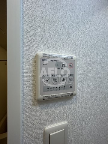 ファーストステージ江坂パークサイドの洗面所|浴室乾燥機