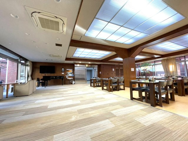 小金井ヘルス・ケア・マンションB棟のその他共用部分|グランドピアノ常設の明るい食堂♪栄養を考えた美味しいお食事は任意で選択出来ます♪
1日3食／月額65,257円（税込）
