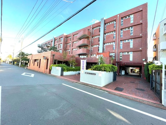 小金井ヘルス・ケア・マンションB棟の外観