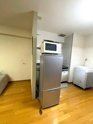 小金井ヘルス・ケア・マンションB棟のキッチン|洗濯機（2024年製）及び冷蔵庫等、ご希望があればそのままお引渡し可能です♪