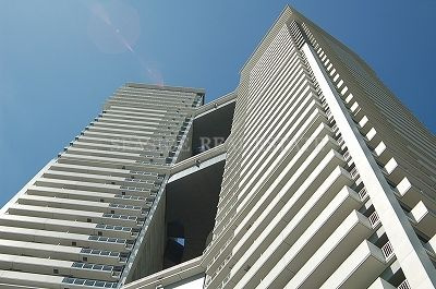 アイランドタワースカイクラブC棟の外観