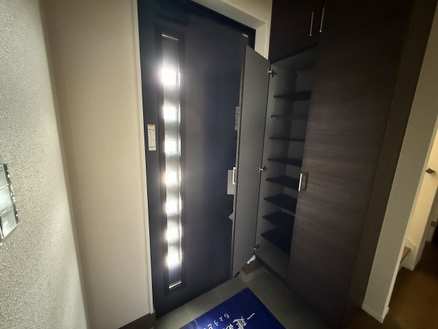 今宿東３丁目　新築戸建の玄関