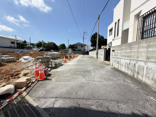 沖縄市美里2丁目514番（全4棟）の前面道路含む現地写真|※北側4m公道♪