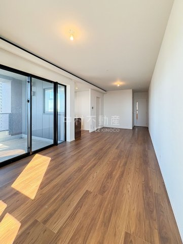アイランドシティオーシャン＆フォレストタワーレジデンス EAST棟の居間・リビング