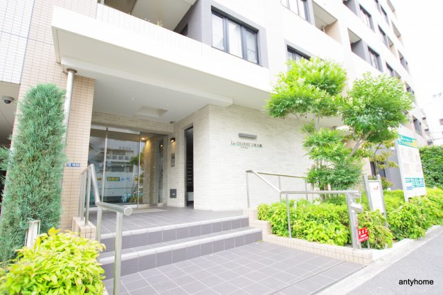 ラシャルム江坂公園　仲介手数料無料のエントランス