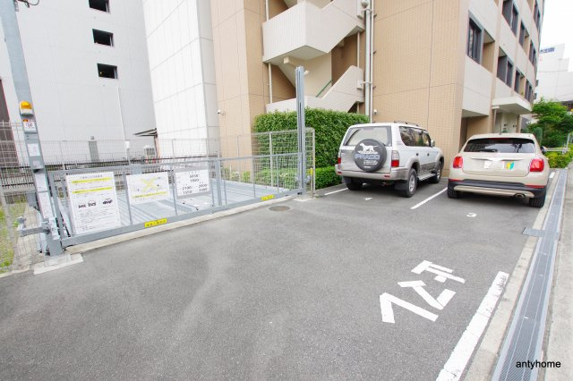 ラシャルム江坂公園　仲介手数料無料の駐車場