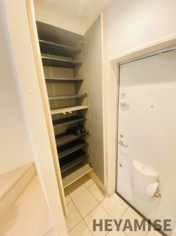 エクリュタウン大手の玄関|※反転間取りの別のお部屋の画像です※現況を優先します
