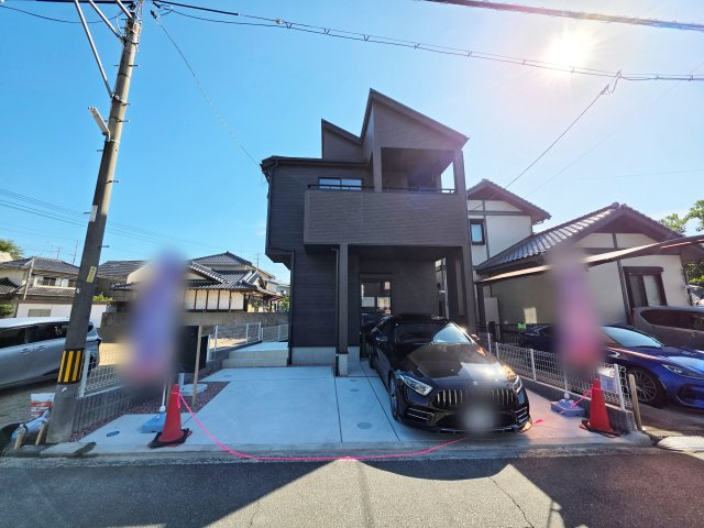 串戸三丁目の外観|JR宮内串戸駅徒歩5分、宮内電停徒歩6分の平地
車種により駐車2台可能です