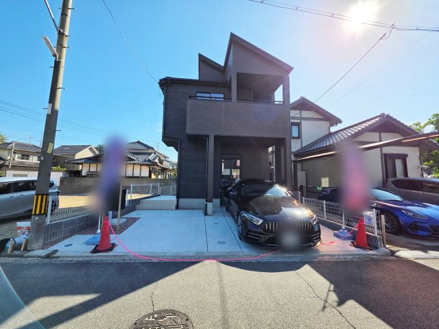 串戸三丁目の駐車場|人気の平地物件
駐車は車種により2台可能です