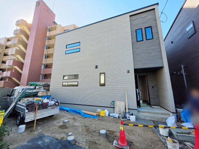 五日市中央三丁目の外観|JR五日市駅徒歩23分、楽々園電停徒歩15分の平地
駐車は車種により2台可能です