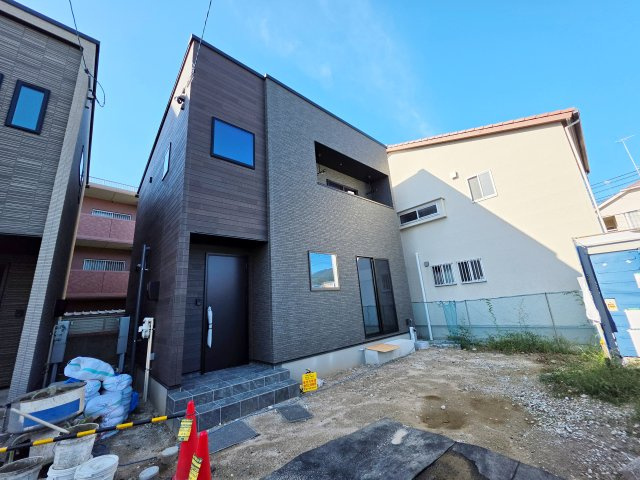 五日市中央三丁目の外観|JR五日市駅徒歩23分、楽々園電停徒歩15分の平地
駐車は車種により2台可能です