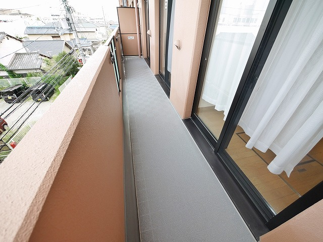 セントポーリアのバルコニー|暖かな日差しのふりそそぐバルコニー