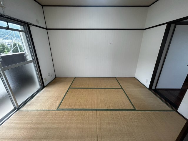 アーバンコート山根の和室