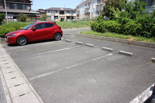 セジュール南別府の駐車場