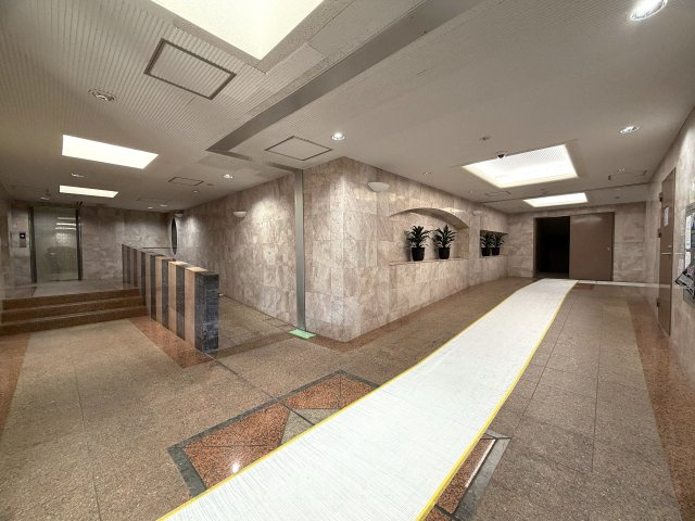 陽当たり良すぎて寒くない部屋とはこのコト！冬でも暑い位に陽が入り眺望も得られる開放感は、思わず一杯行きたくなってしまう魔の境地。それが、『ラムセス横浜星川』リノベーション