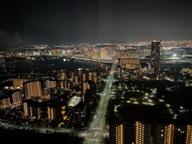 アイランドシティオーシャン＆フォレストタワーレジデンスEASTの展望|リビング窓から撮影した夜景（募集元掲載写真）