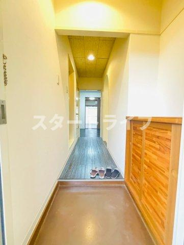 大阪市淀川区東三国２丁目の賃貸マンションの玄関