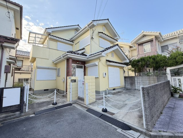 上野口町車庫付き貸家の外観