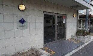 ファーストプレイス菊川のエントランス