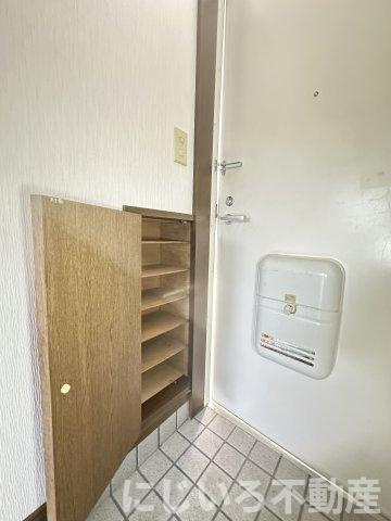 シティハイツヤマフジの玄関