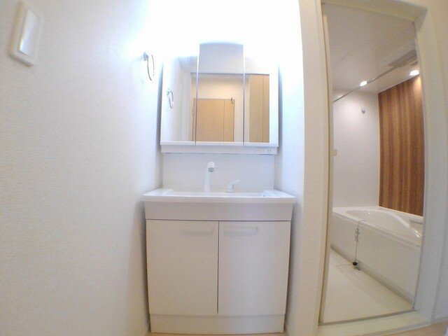 ピンズ唐津Ⅲの洗面所|広い洗面スペース