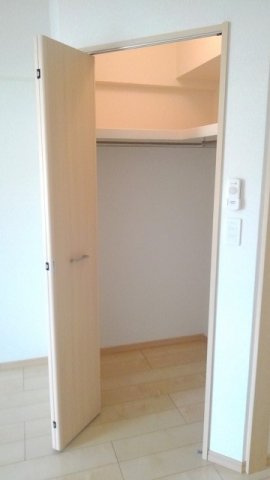 ルイシャトレ鏡の内装|明るい室内です