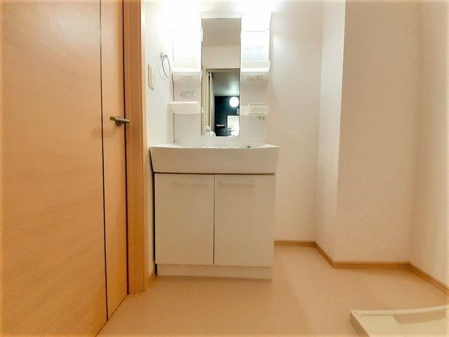 ジュネス３番館の洗面所|広い洗面スペース