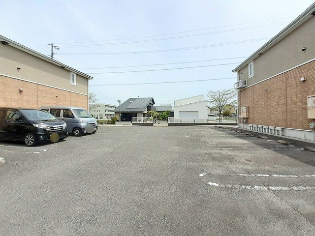 プロムナード唐津Ｂの駐車場|駐車場に車を止められます