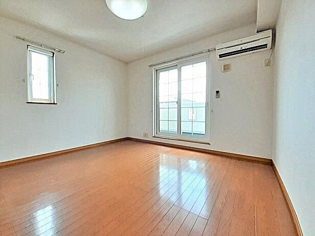 プロムナード唐津Ｂの居間・リビング|ゆったりとしたリビングです