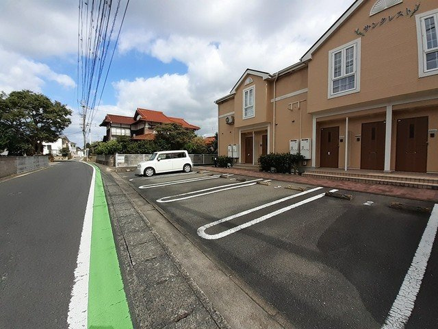 サンクレストの駐車場|駐車場完備です