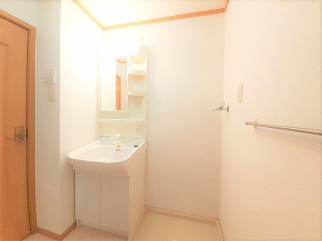 サンクレストの洗面所|明るい洗面所です
