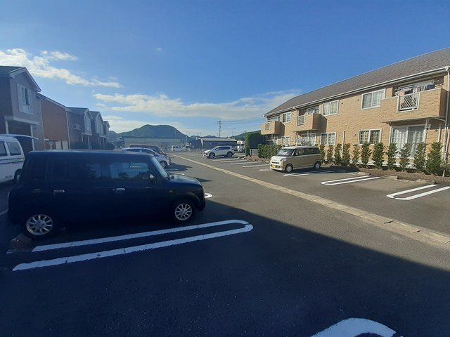 フォースロードＢの駐車場|駐車場があるので、車を買う予定の方も安心です