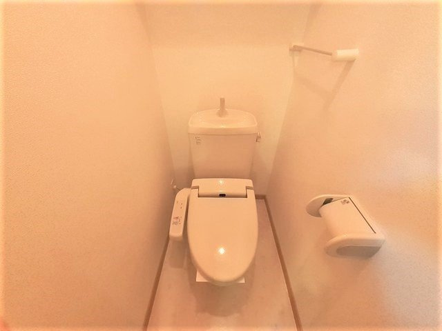 フォースロードＢのトイレ|落ち着いた色調のトイレです