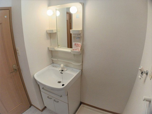 クレメントＤの洗面所|脱衣スペースもあります