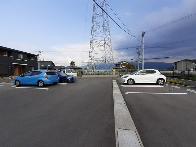 ヴィラ・バガス　Ⅲの駐車場|駐車スペースもあります