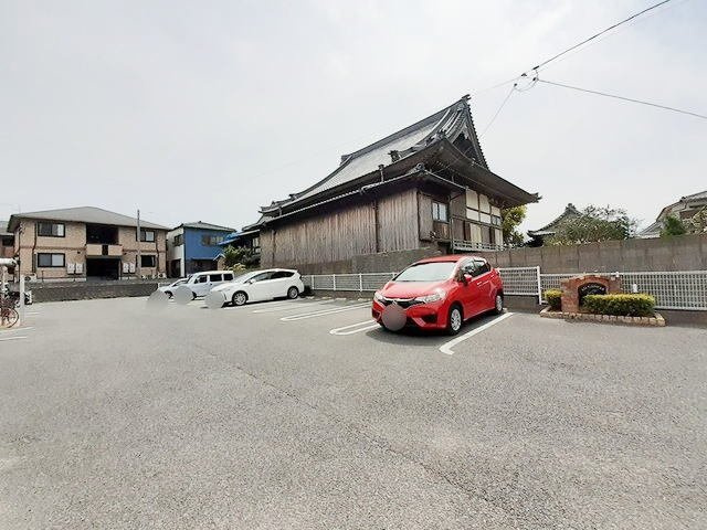エスト　ウィステリアＡの駐車場|駐車スペースもあります