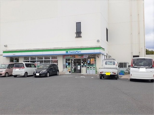 エスト　ウィステリアＡの周辺|ファミリーマート　東唐津店まで450m