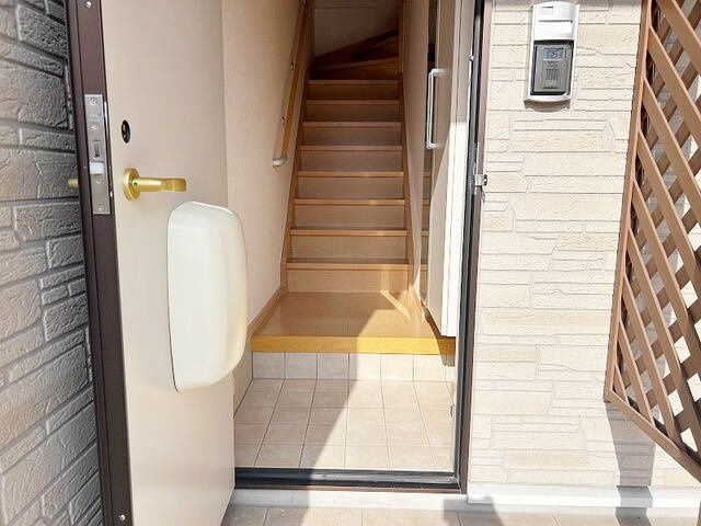 ヒルズ　アンジュＢの玄関|明るい玄関です