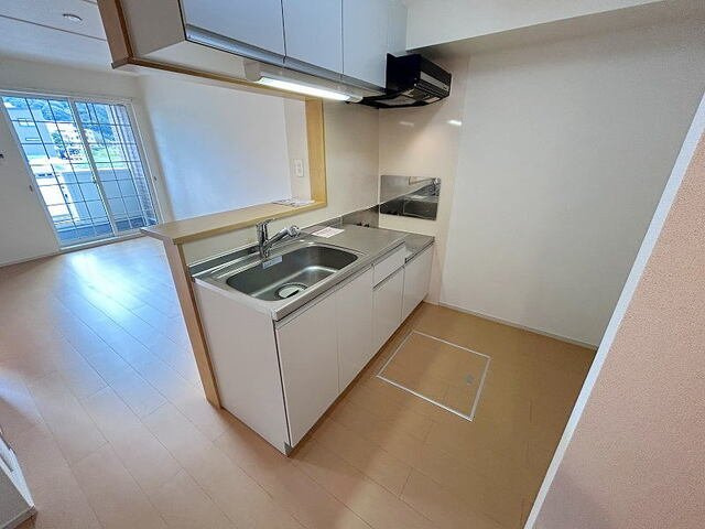 うらら１番館のキッチン|コンパクトなキッチンで掃除もラクラク
