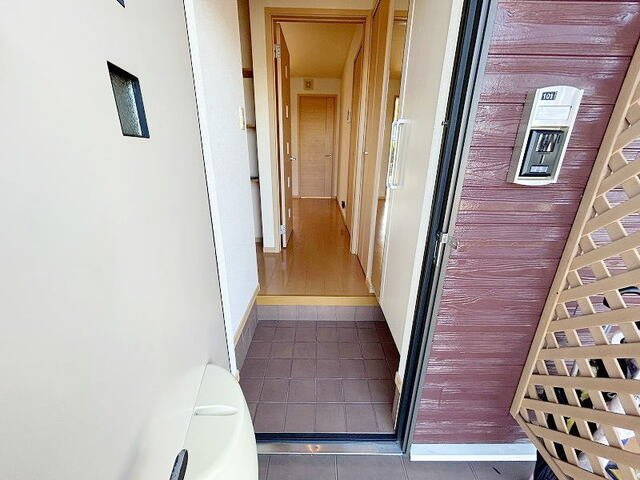 ジュネス１番館の玄関|シンプルで使いやすい玄関です