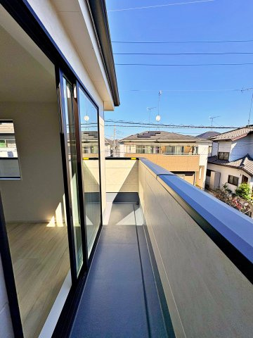 《仲介手数料半額》上尾市東町6期　全2棟　2号棟のバルコニー