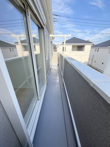 三郷市彦糸1丁目　全7棟　新築戸建　3号棟のバルコニー|南東向きバルコニーにて陽当り良好