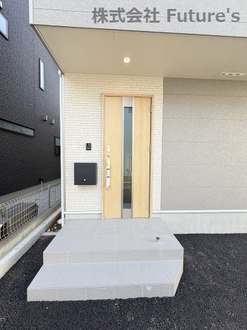 三郷市彦糸1丁目　全7棟　新築戸建　3号棟のエントランス|玄関アプローチ