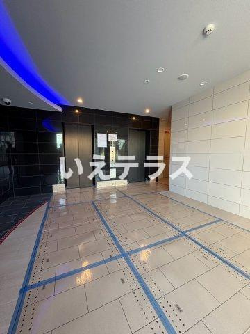 セレニテ西元町アリエのロビー