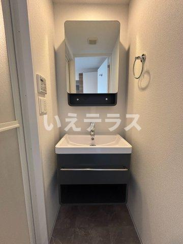 セレニテ西元町アリエの洗面所