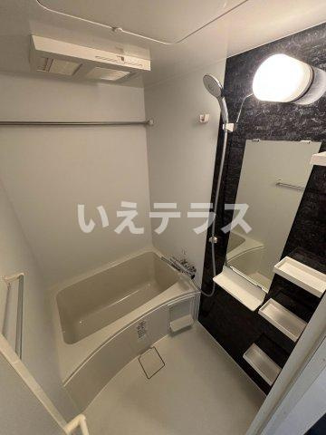 セレニテ西元町アリエの浴室